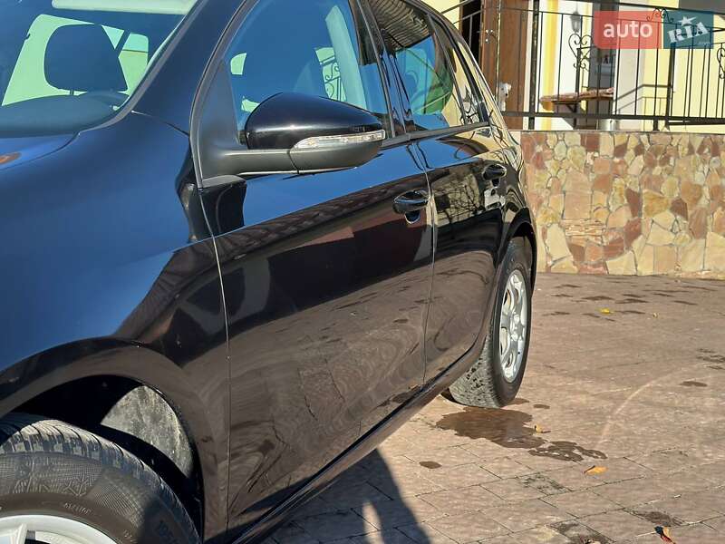 Хэтчбек Volkswagen Golf 2010 в Луцке