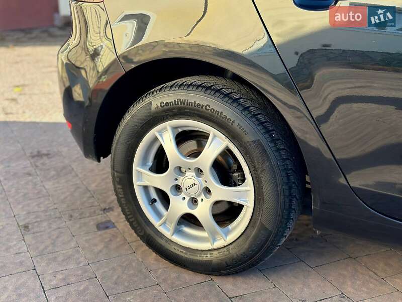 Хэтчбек Volkswagen Golf 2010 в Луцке