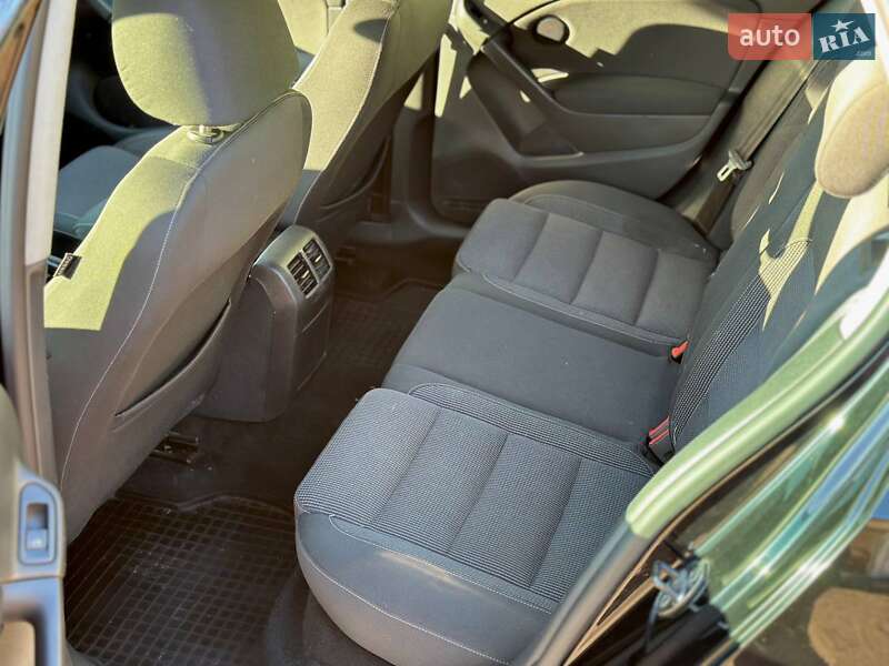 Хэтчбек Volkswagen Golf 2010 в Луцке