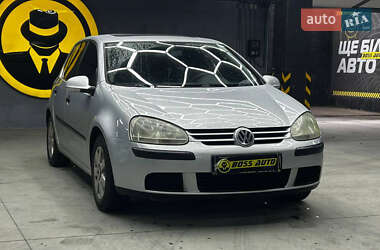 Хэтчбек Volkswagen Golf 2004 в Черновцах