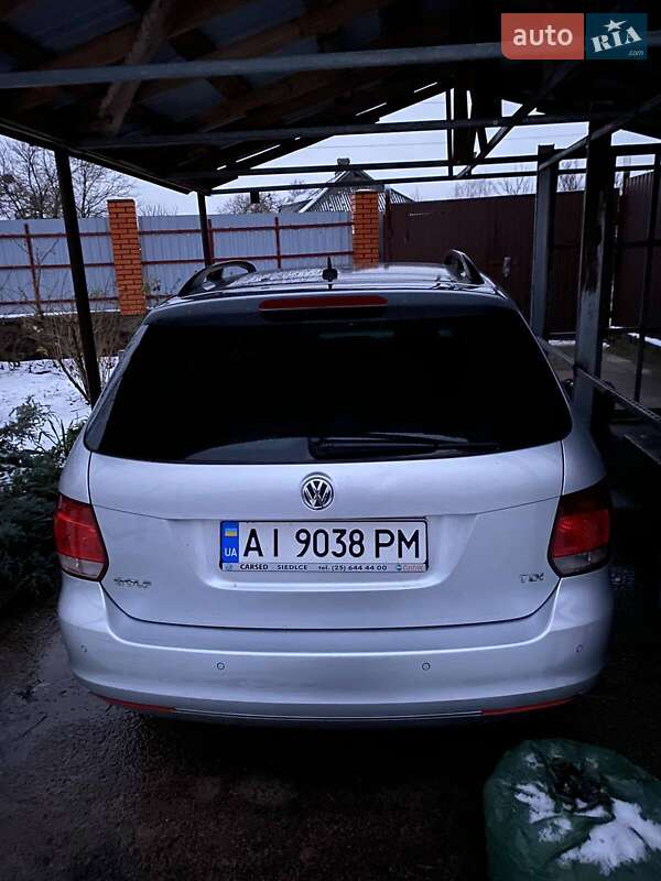 Універсал Volkswagen Golf 2011 в Києві