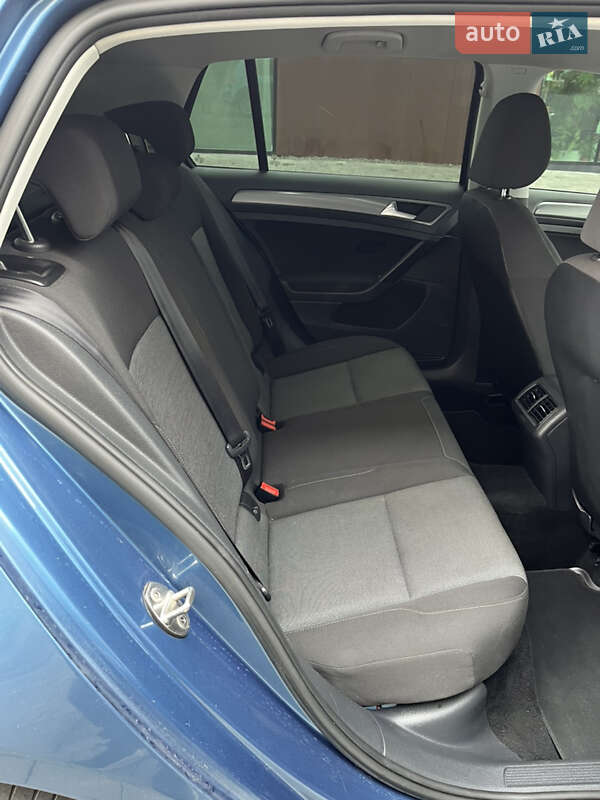 Хэтчбек Volkswagen Golf 2013 в Хмельницком