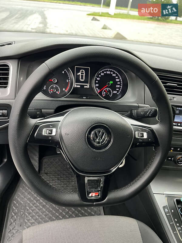 Хэтчбек Volkswagen Golf 2013 в Хмельницком