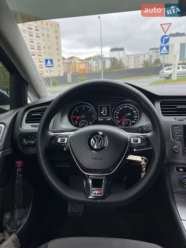 Хэтчбек Volkswagen Golf 2013 в Хмельницком