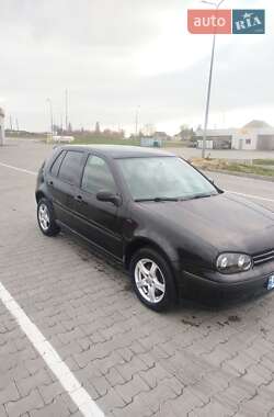 Хетчбек Volkswagen Golf 2000 в Горохові