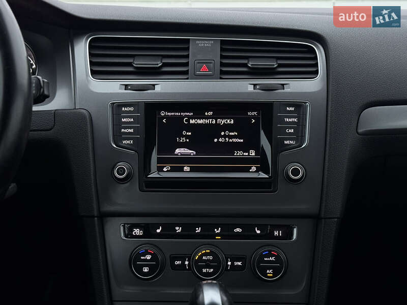 Универсал Volkswagen Golf 2013 в Киеве