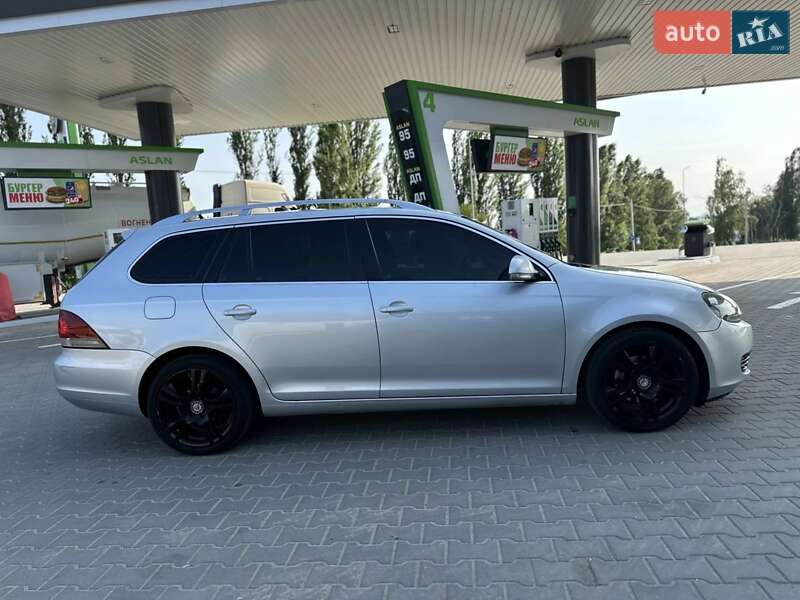 Универсал Volkswagen Golf 2010 в Хмельницком