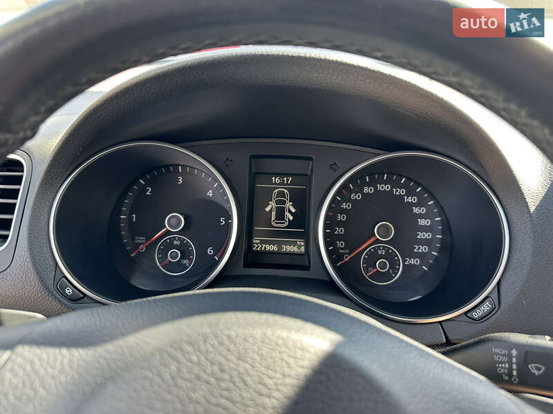 Универсал Volkswagen Golf 2012 в Киеве