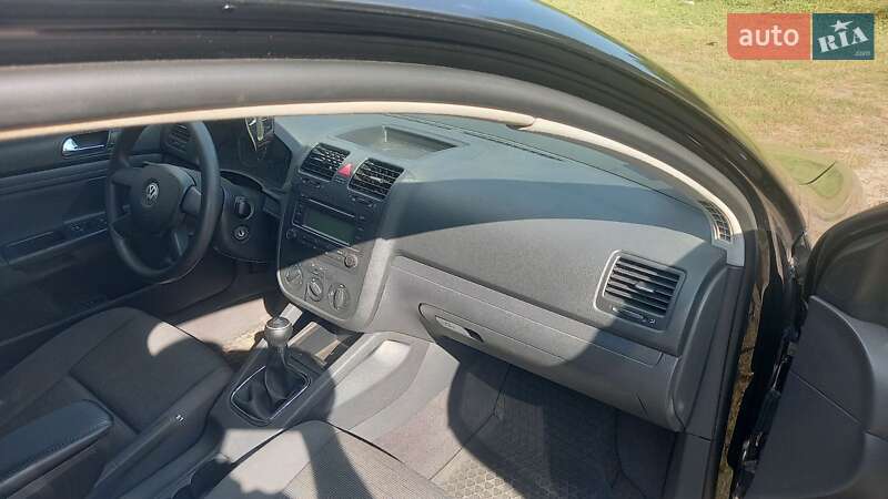 Хэтчбек Volkswagen Golf 2004 в Конотопе