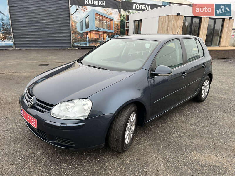 Хэтчбек Volkswagen Golf 2005 в Киеве