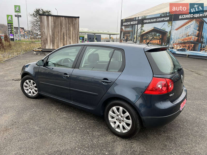Хэтчбек Volkswagen Golf 2005 в Киеве