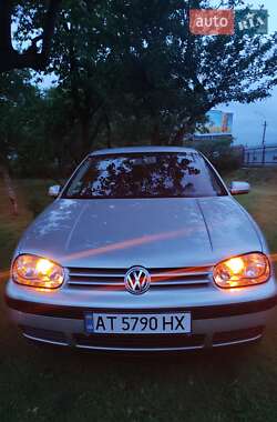 Хэтчбек Volkswagen Golf 2003 в Надворной