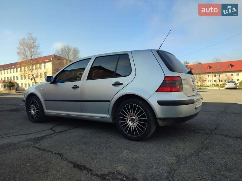 Хэтчбек Volkswagen Golf 2000 в Долине