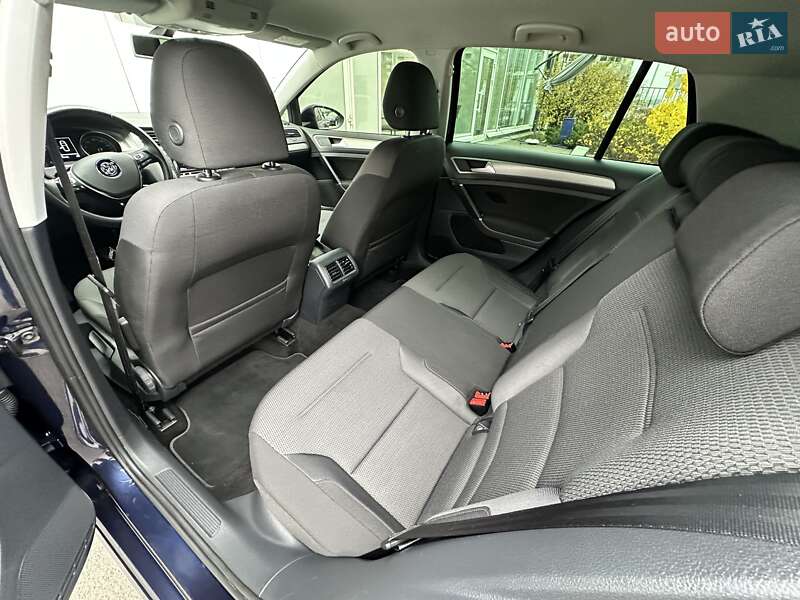 Хетчбек Volkswagen Golf 2015 в Києві