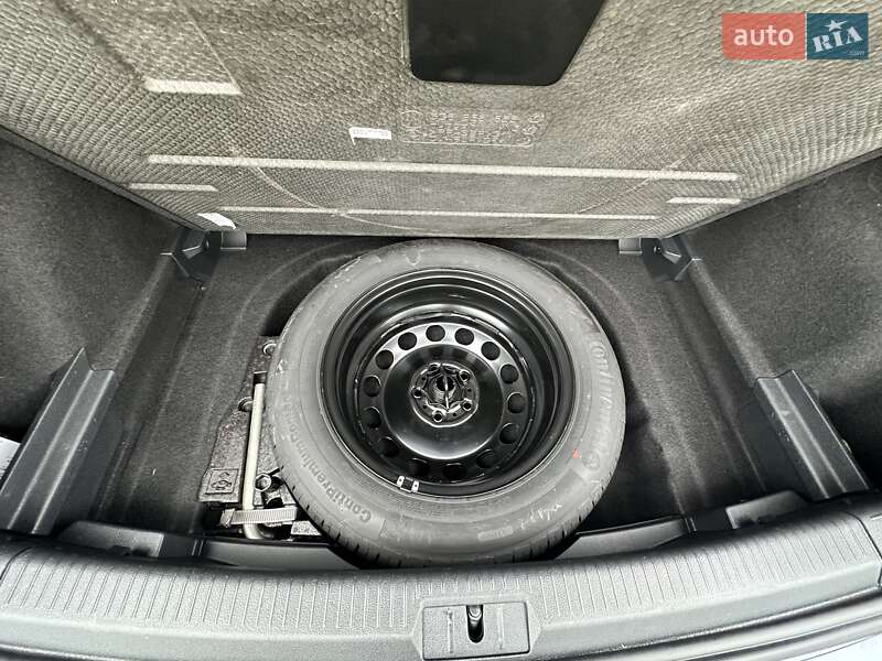 Хетчбек Volkswagen Golf 2015 в Києві