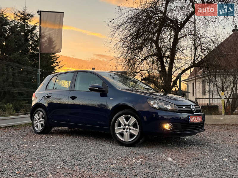 Хэтчбек Volkswagen Golf 2010 в Дрогобыче