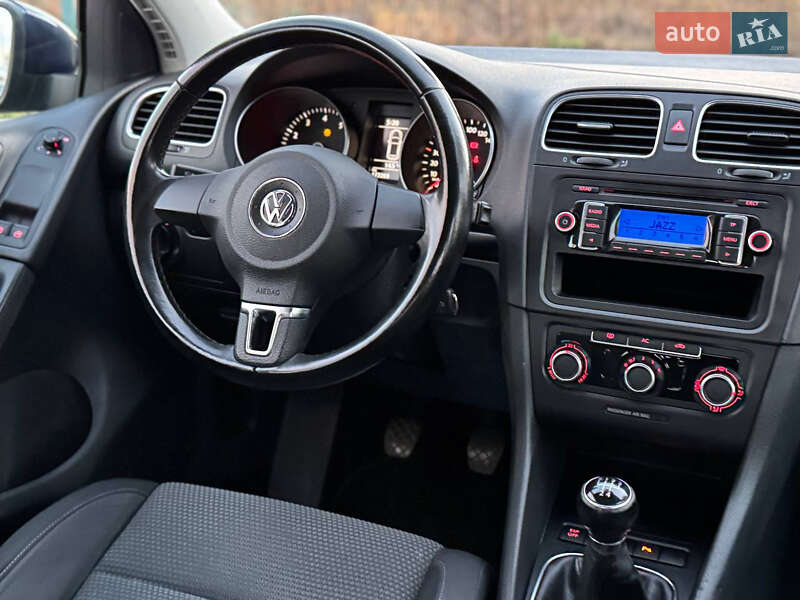 Хэтчбек Volkswagen Golf 2010 в Дрогобыче