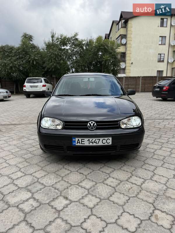 Хетчбек Volkswagen Golf 2002 в Рівному