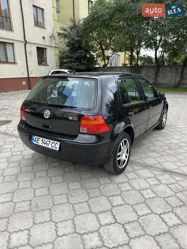 Хетчбек Volkswagen Golf 2002 в Рівному