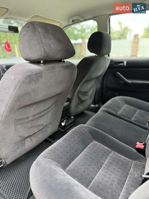 Хетчбек Volkswagen Golf 2002 в Рівному