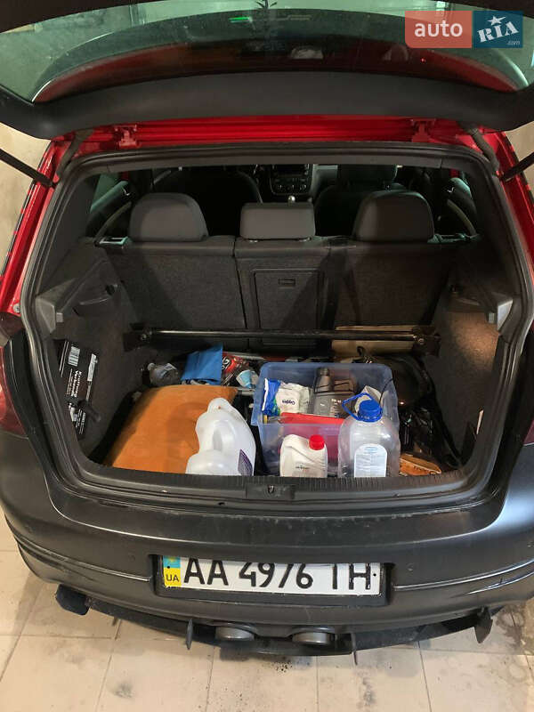 Хэтчбек Volkswagen Golf 2006 в Броварах