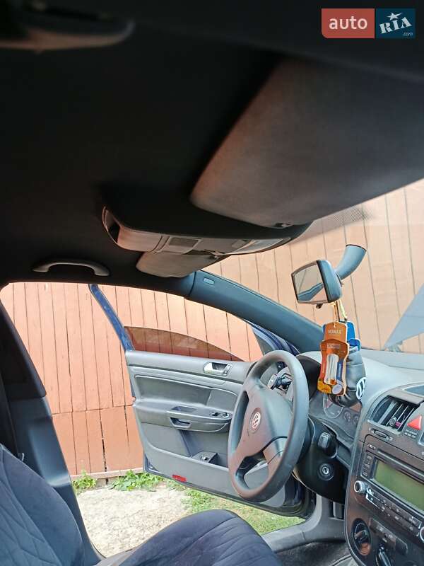 Хэтчбек Volkswagen Golf 2005 в Ивано-Франковске