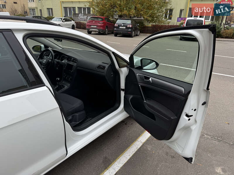 Хэтчбек Volkswagen Golf 2013 в Софиевской Борщаговке