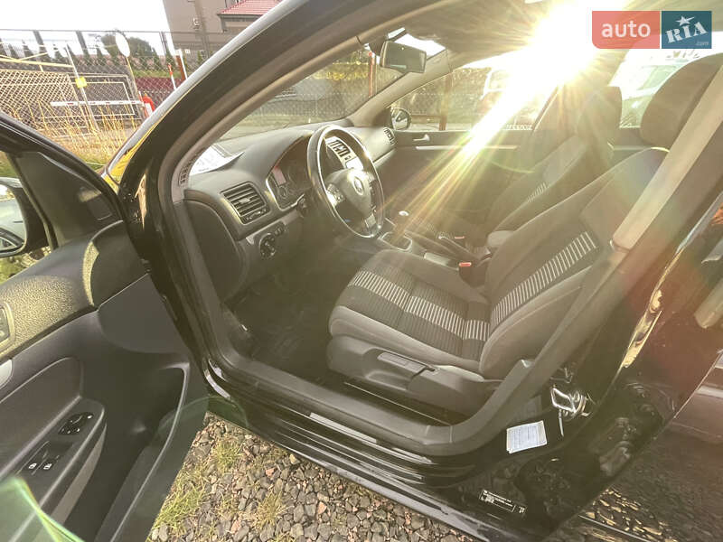 Хэтчбек Volkswagen Golf 2008 в Луцке