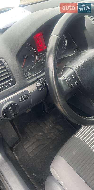 Хэтчбек Volkswagen Golf 2008 в Луцке