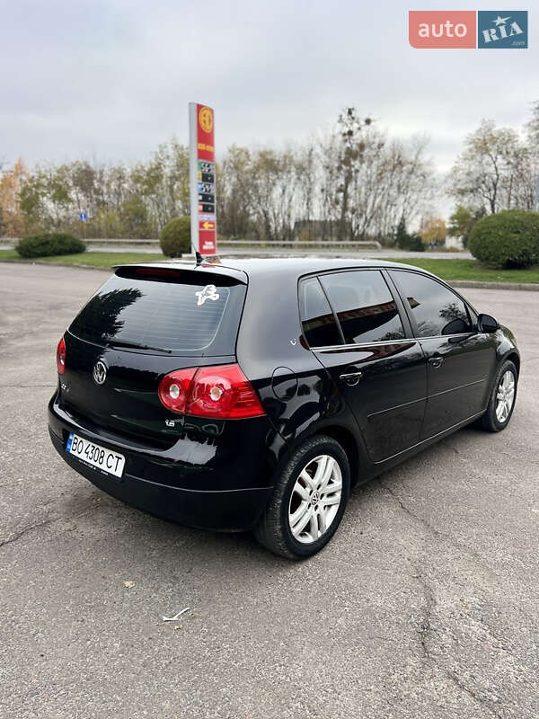 Хэтчбек Volkswagen Golf 2007 в Ровно