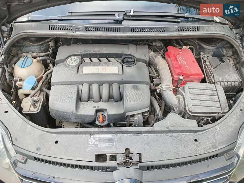 Хэтчбек Volkswagen Golf 2009 в Хмельницком