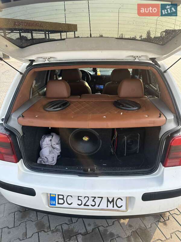 Хэтчбек Volkswagen Golf 1998 в Локачах