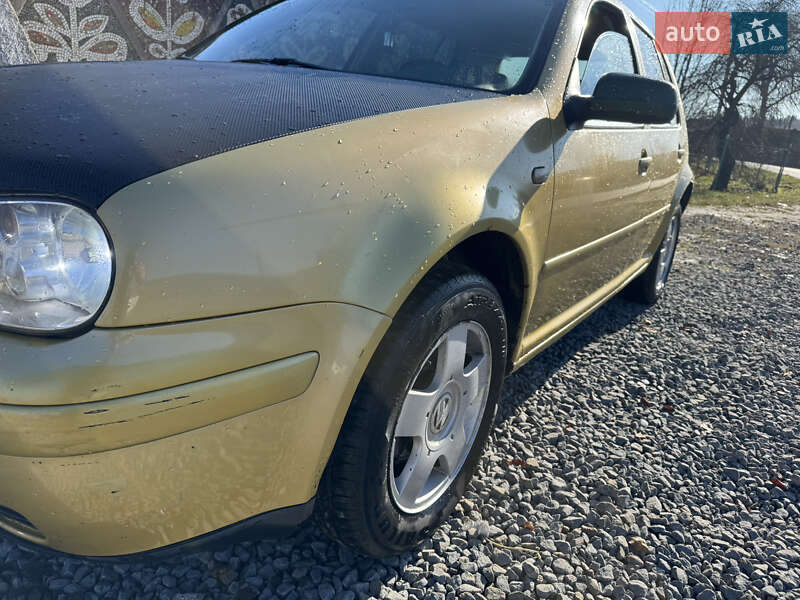 Хэтчбек Volkswagen Golf 1998 в Стрые