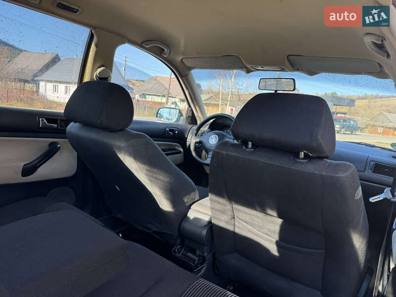 Хэтчбек Volkswagen Golf 1998 в Стрые