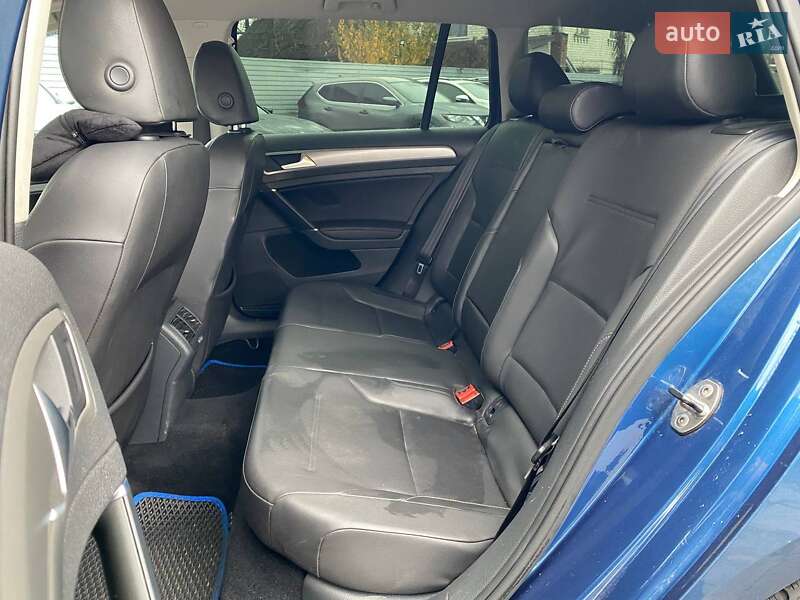 Универсал Volkswagen Golf 2015 в Киеве