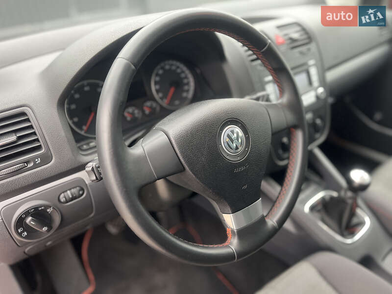 Хетчбек Volkswagen Golf 2007 в Черкасах
