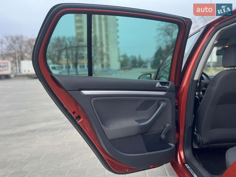 Хетчбек Volkswagen Golf 2007 в Черкасах