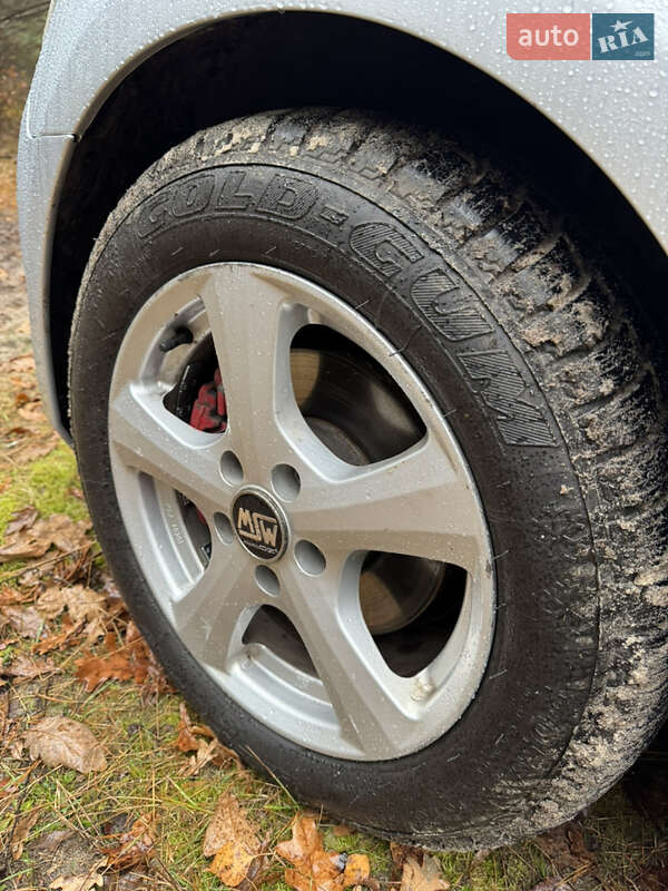 Хетчбек Volkswagen Golf 2009 в Рівному