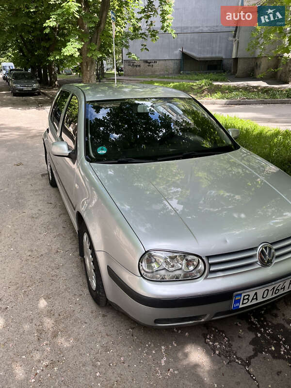 Хетчбек Volkswagen Golf 2002 в Кропивницькому