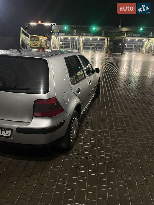 Хетчбек Volkswagen Golf 2002 в Кропивницькому