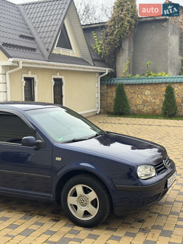 Volkswagen Golf 2003