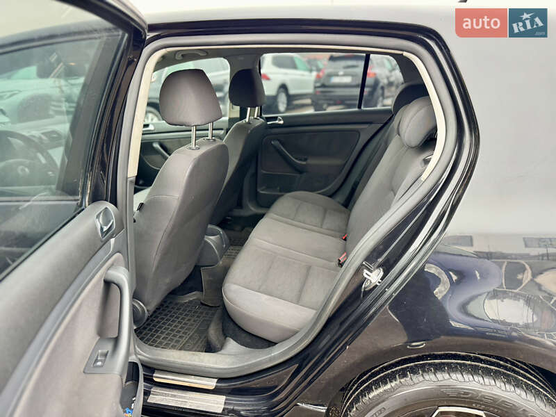 Хэтчбек Volkswagen Golf 2006 в Киеве