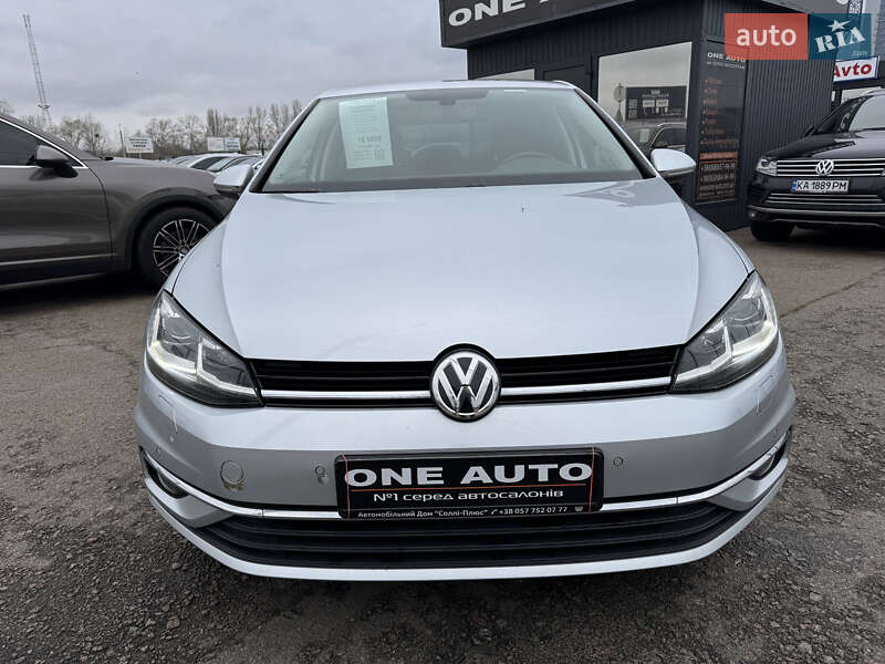 Хетчбек Volkswagen Golf 2018 в Києві