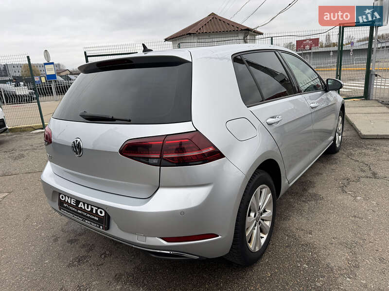 Хетчбек Volkswagen Golf 2018 в Києві