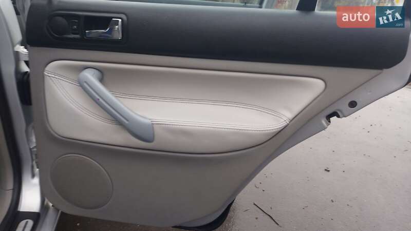 Універсал Volkswagen Golf 2001 в Харкові