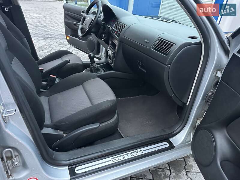 Хэтчбек Volkswagen Golf 2000 в Хмельницком