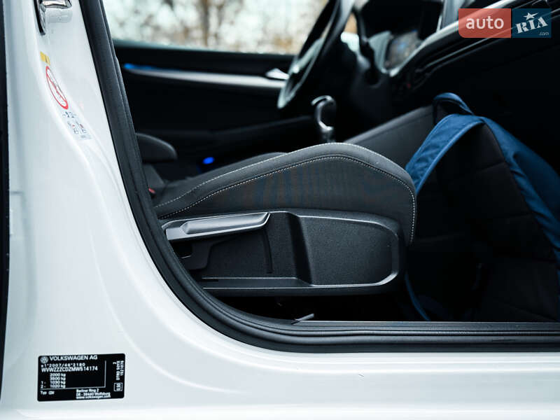 Універсал Volkswagen Golf 2021 в Києві