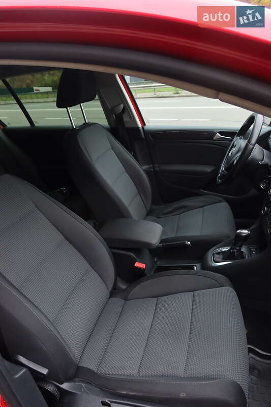 Хэтчбек Volkswagen Golf 2012 в Киеве