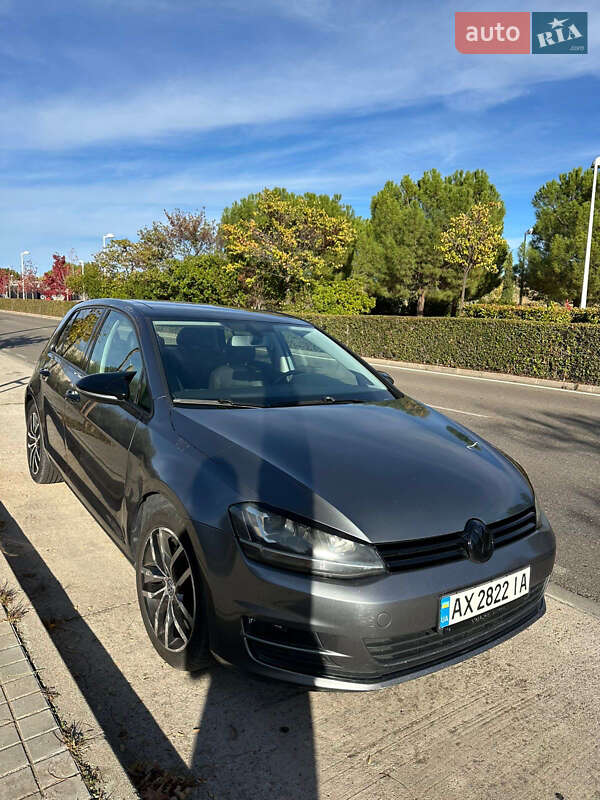 Хэтчбек Volkswagen Golf 2015 в Харькове