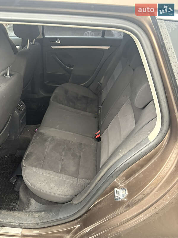 Универсал Volkswagen Golf 2011 в Звягеле